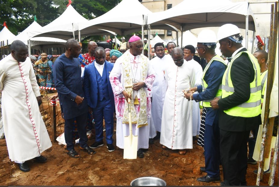 Gov. Sanwo-Olu urges individuals, corporate Organizations to Assist Church Complete Project