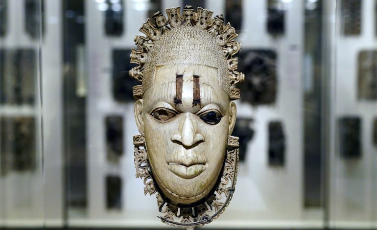 Pendant-Mask-created-by-Esigie-in-honour-of-his-mother-Iyoba-Idia.-Photo-Metropolitan-Museum-1